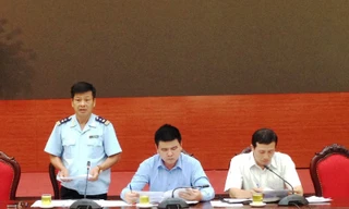Phó Cục trưởng Cục Hải quan thành phố Hà nội Nguyễn Trường Giang thông tin tại giao ban báo chí