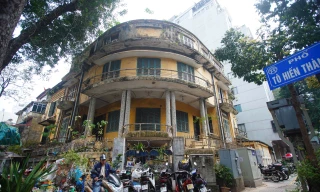 Toà biệt thự 'ngự trên đất vàng' Hà Nội sắp được cải tạo, sửa chữa sau nhiều năm bỏ hoang