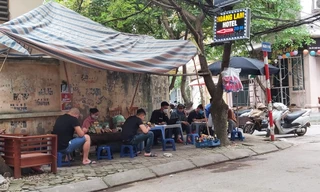 Chủ tịch Hà Nội: Dừng toàn bộ quán nước chè ở các vỉa hè