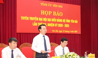Chủ tịch UBND tỉnh Yên Bái Đỗ Đức Duy phát biểu tại họp báo. Ảnh: Như Ý
