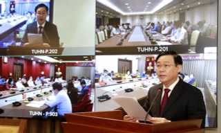 Bí thư Thành ủy Hà Nội Vương Đình Huệ phát biểu tại hội nghị