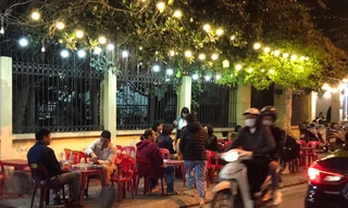 Đòi lại vỉa hè ở Hà Nội: Quán trà đá phải thu xếp vào trong ngõ