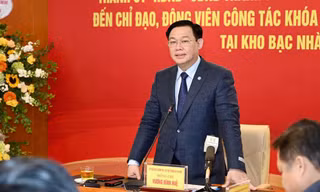 Bí thư Thành ủy Hà Nội Vương Đình Huệ phát biểu tại cuộc làm việc