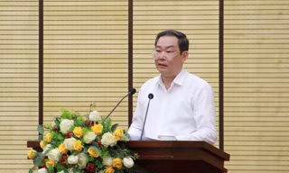 Phó Chủ tịch Thường trực UBND thành phố Hà Nội Lê Hồng Sơn phát biểu tại hội nghị
