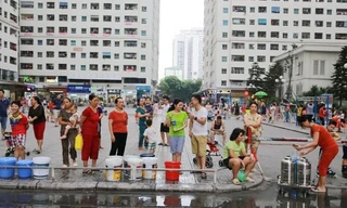 Hà Nội hỗ trợ nước sạch 24/24h cho người dân sau sự cố ô nhiễm nước sông Đà