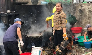  'Lò mổ' nhếch nhác, mất vệ sinh bùng phát ở chợ đầu mối Hà Nội