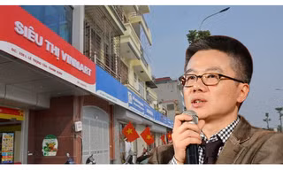 Giáo sư Ngô Bảo Châu khen ý tưởng thiết kế biển hiệu quảng cáo kiểu mẫu trên đường Lê Trọng Tấn (Hà Nội). Ảnh: Tri Thức Trẻ