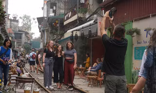 Hà Nội sẽ dẹp cà phê đường tàu trước 12/10