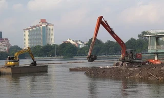Hà Nội dừng dự án nạo vét bùn Hồ Tây