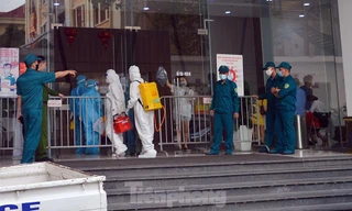 Chung cư Central Point, nơi ông Thanh sinh sống bị phong toả để phòng chống COVID-19. Ảnh: Hoàng Mạnh Thắng