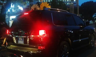 Xe do Phó chủ tịch tỉnh Hậu Giang sử dụng trị giá nhiều tỷ đồng, được gắn biển xanh. Ảnh: VnExpress