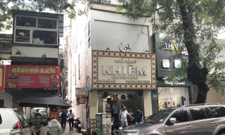 Nhân viên không cắt ngắn móng tay, chủ quán ở Hà Nội bị phạt 'tiền triệu'