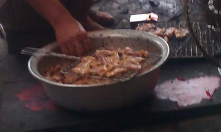 Nhiều cơ sở ăn uống ở Hà Nội bị phạt vì nhân viên 'không cắt móng tay'