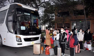 Hàng nghìn công nhân về quê đón Tết trên những chuyến xe nghĩa tình