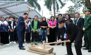 Thắm tình hữu nghị đặc biệt Việt Nam – Lào