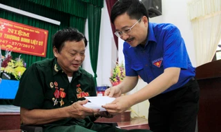 Báo Tiền Phong tặng quà 4 trung tâm điều dưỡng thương binh