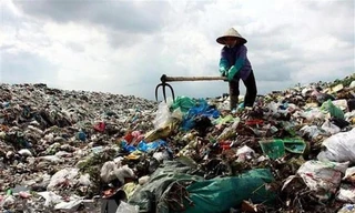 Người dân cạnh bãi rác Nam Sơn: 'Tiền hỗ trợ không đủ mua khẩu trang'