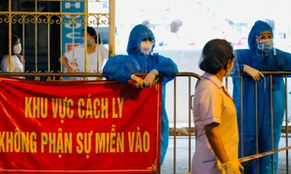 Lãnh đạo Hà Nội yêu cầu xử lý trách nhiệm việc để xảy ra lây lan dịch bệnh tại nhà thuốc Đức Tâm. Ảnh: Hoàng Mạnh Thắng