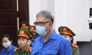 Cựu Giám đốc Công an Hải Phòng Đỗ Hữu Ca và cựu Bí thư Tỉnh ủy Hải Dương Phạm Xuân Thăng được đặc xá