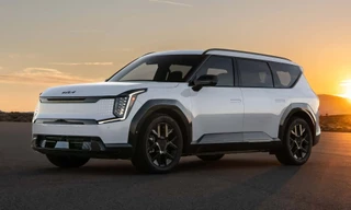 Đối thủ của VinFast VF 9 tại Mỹ ra mắt bản nâng cấp đặc biệt