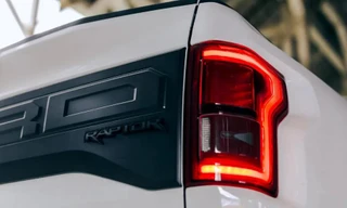 Hàng loạt xe bán tải Ford bị trộm đèn hậu