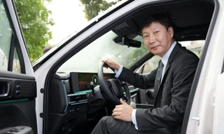 HLV trưởng ĐT Việt Nam được tặng SUV Hyundai Santa Fe