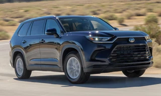 Toyota tạm dừng sản xuất 2 dòng xe SUV vì lỗi túi khí