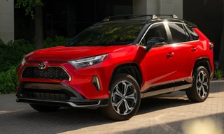 Xe hybrid của Toyota 'cháy hàng'