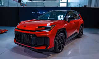 SUV bán chạy nhất của Toyota trình làng thế hệ mới