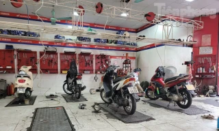 Dịch vụ bảo dưỡng xe máy kín khách những ngày sát Tết