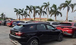 Loạt ô tô Nga vừa cập bến Việt Nam