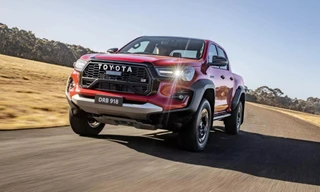 Biến thể Toyota Hilux phong cách xe đua cập bến Thái Lan