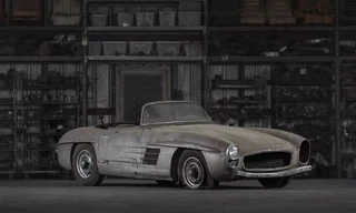 Xế cổ Mercedes 300SL hư hỏng nặng được đấu giá cao bất ngờ