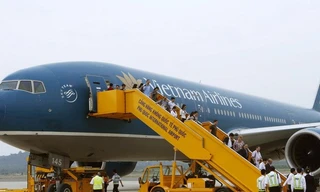 Tranh luận về thẩm quyền mở/đóng sân bay chuyên dùng