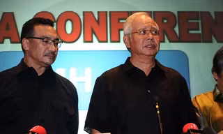 Thủ tướng Malaysia Najib Razak (phải) tại một cuộc họp về vụ rơi máy bay MH17. (Nguồn: AFP/TTXVN)