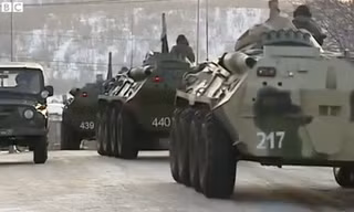 Xe tăng Nga rầm rập sát biên giới Ukraine