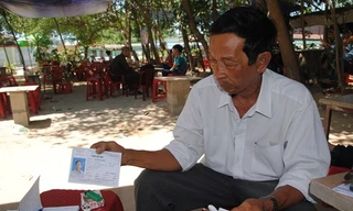 Ông Nguyễn Văn Minh sau buổi thi môn Hóa.