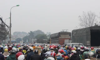 Hàng vạn người về quê ăn Tết, QL 1A kẹt cứng