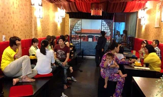 Chiêu 'độc' hút khách của hàng quán Sài Gòn