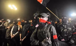 Các chiến binh Pravyi Sektor trong "vỏ bọc" Vệ binh Quốc gia Ukraine đã tấn công Slavyansk. (Ảnh: scmp.com) 