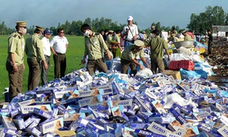 Bị tù vì buôn lậu vẫn trúng tuyển vào quản lý thị trường