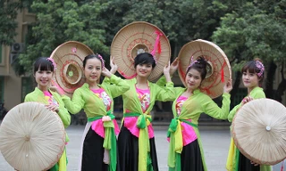 Duyên dáng Việt Nam trong Chủ Nhật Đỏ