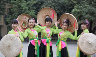 Duyên dáng Việt Nam trong Chủ Nhật Đỏ