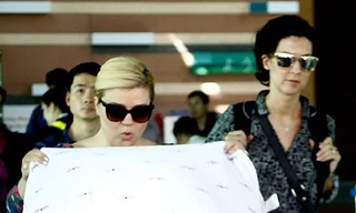 [ẢNH] Kelly Clarkson cùng chồng con tại sân bay Phú Quốc