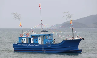 Tàu cá vỏ composite Việt Nam đóng kiểu Nhật