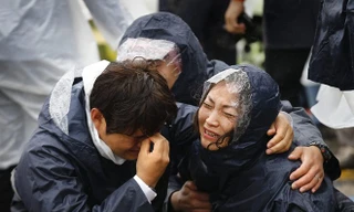 Vật vã, đau đớn chờ tin nạn nhân chìm phà