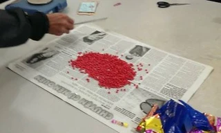 Giấu hơn 1.000 viên ma túy trong túi bột giặt