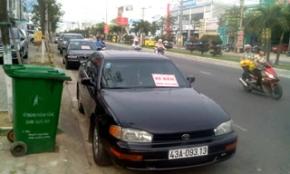 Ôtô nối đuôi nhau rao bán ở vỉa hè Đà Nẵng
