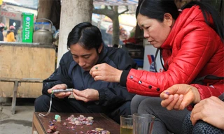 Đá quý bày bán như rau ở Yên Bái