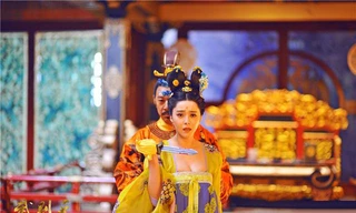 Thêm những hình ảnh gợi cảm của 'Võ Tắc Thiên'